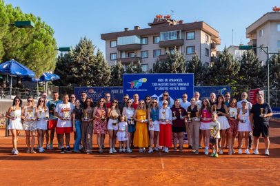 Kortlarda rekor ödüllü final: 8. Ayhan Kızıl Tenis Turnuvası tamamlandı