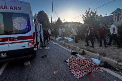 Tır ile 'patpat'ın karıştığı katliam gibi kaza: Ölü ve çok sayıda yaralı var