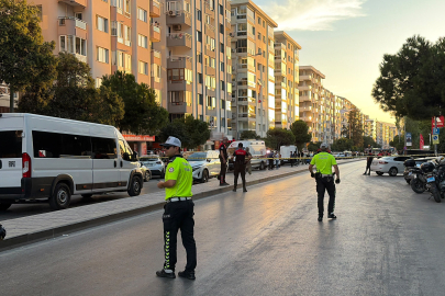 Güvenlik görevlisinin silahını gasp eden şahıs bankadakileri rehin aldı