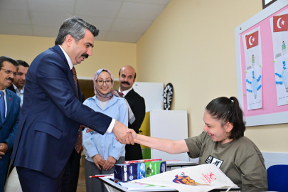 Başkan Oktay Yılmaz ilk ders zilinde özel öğrencileri yalnız bırakmadı