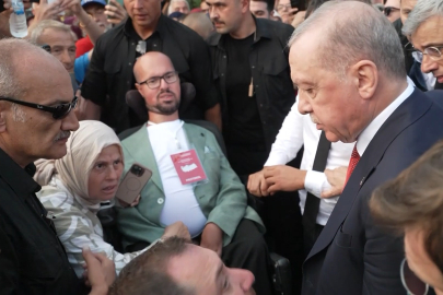 Erdoğan otobüsü durdurup indi: Engelli genç o anı anlattı
