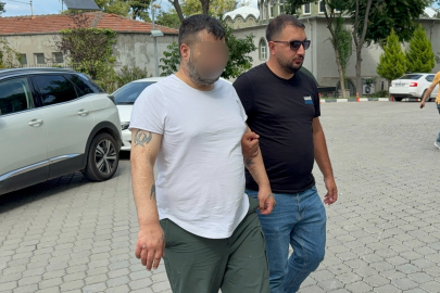Sokakta bıçaklı dehşet: Tanımadığı kadını bıçaklayıp ağır yaraladı