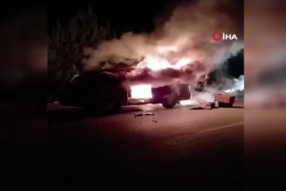 Seyir halindeki minibüs alev alev yandı