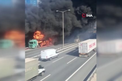 TEM Otoyolunda TIR alev alev yandı