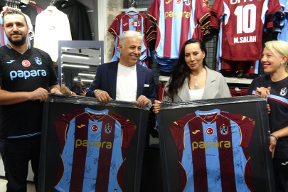 Asena'dan Trabzonspor'a 61 forma jesti: 'Sözümü tuttum'