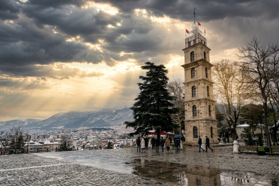 Bursa'da Cuma gününe dikkat: Sabah yağış, öğlen 25 derece