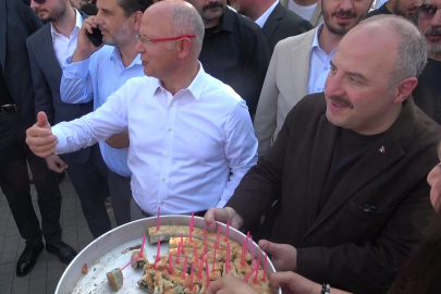 Festivalde börek dağıtan Varank'tan Özgür Özel'e sert eleştiri