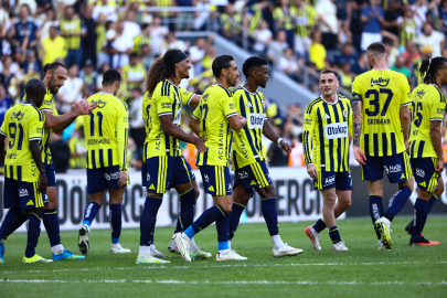 Kadıköy'de tarihi fark: Fenerbahçe'den 8 gollü resital
