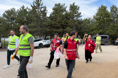 Dünya gençleri Gürsu'da buluştu: Ericek Parkı temizlendi