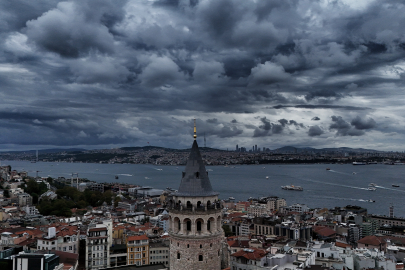İstanbul'da yağmur öncesi kartpostallık bulut manzarası