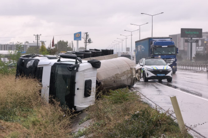 Bursa-Ankara yolunda panik: Sıvı tuz yüklü tanker devrildi