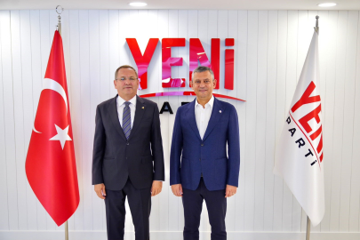 Mesut Ergin Yeni Parti Genel Merkezi'nde Özel'i ziyaret etti