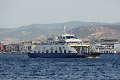 Gökçeada feribot seferlerine fırtına engeli: Seferler iptal