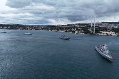 15 savaş gemisi İstanbul Boğazı'ndan geçti