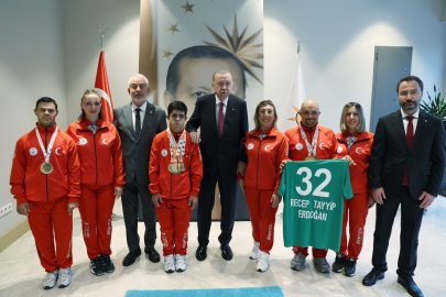 Cumhurbaşkanı Erdoğan özel sporcularla bir araya geldi