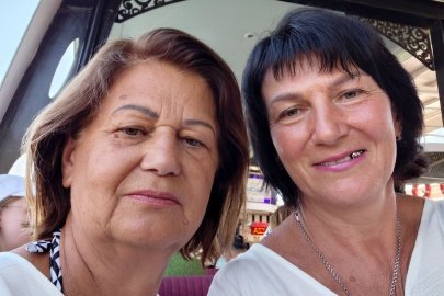 Otomobilin çarptığı dünürler öldü: Geriye uçak pozu kaldı