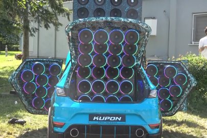 1,5 milyonluk ses sistemi: 72 kolonlu otomobil şaşırttı