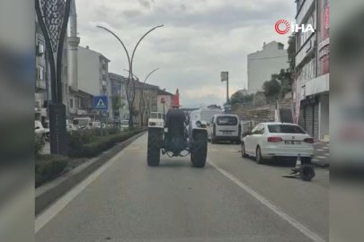 Başına trafik dubası geçiren traktör sürücüsünün ilginç anları