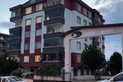 Aynı pencereden atladılar: Anne öldü, baba ve çocuk yaralı