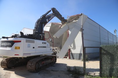 Nilüfer'de kaçak fabrika yıkıldı