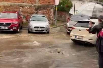 Bursa'da sağanak vurdu: Yollar ve pazarlar göle döndü