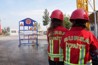 Bursa İtfaiyesi'nden çocuklara uygulamalı yangın eğitimi