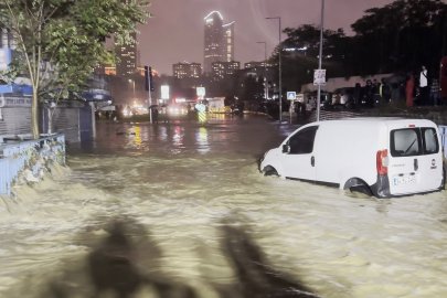 İstanbul'da sağanak yağış etkisini arttırıyor