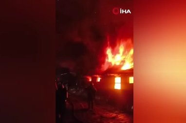 Bursa’da hayvan çiftliği alevlere teslim oldu