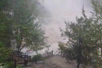 Bursa'da sağanak yağışın etkisiyle Suuçtu Şelalesi coştu