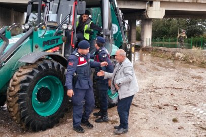 Bursa’da su taşkınında mahsur kalan yaşlı adam kurtarıldı