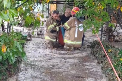 Bursa İznik'te sel felaketi: Mahsur kalan 3 kişi kurtarıldı