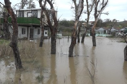 Mudanya'da dereler taştı: Su basan kahvehaneci sitem etti
