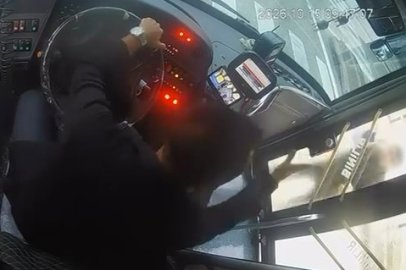 Otobüs şoförüyle tartıştı, camı kırdı: O anlar araç kamerasına yansıdı
