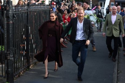 Prens Harry ve Meghan ABD'den döndü: İlk durak Nottingham