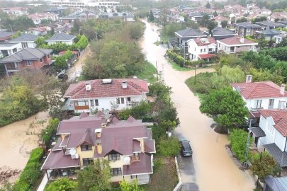 Şile sular altında kaldı: Su seviyesi araç boyuna ulaştı