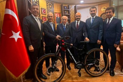 Türkiye Bisiklet Federasyonu heyetinden Devlet Bahçeli’ye ziyaret