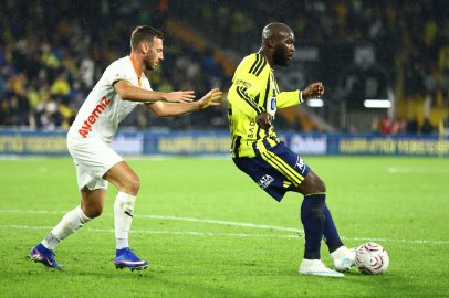 Kadıköy'de gol yağmuru: Fenerbahçe Alanyaspor'u 3-0 devirdi