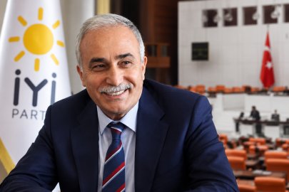 Ahmet Eşref Fakıbaba hem İYİ Parti'den hem milletvekilliğinden istifa etti
