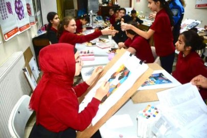 Bursa Emniyeti'nden minik ressamlara sertifika