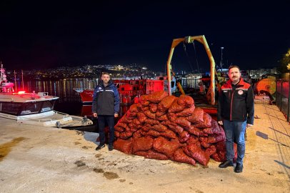 Kumsaz'da 1,5 ton kaçak midye denize iade edildi