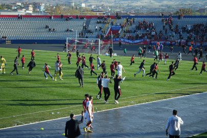 Maç bitmeden sahaya indiler: Kırıkkale'de ilginç gol sevinci