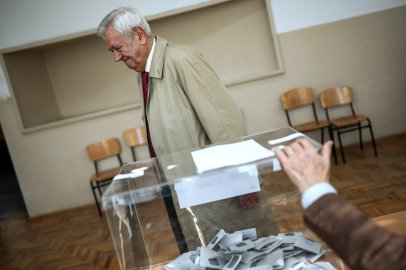 Bulgaristan'da seçim heyecanı: Yotova ve Gyurov 2. turda!
