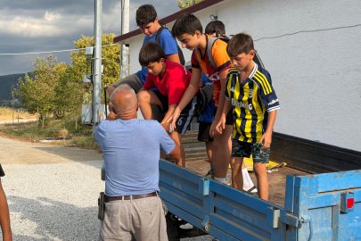 Eski sporcu çocuklara umut oluyor: Traktörle spora taşıyor