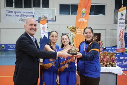 İnegöl'de sokak basketbolu şöleni: 210 sporcu kupa için yarıştı!