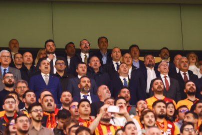 Sergen Yalçın derbiyi stattan takip etti