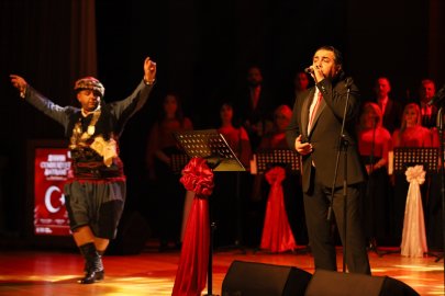 Bursa Büyükşehir'den Cumhuriyet'in 103. yılına özel konser: Musikinin ezgileri salonu doldurdu