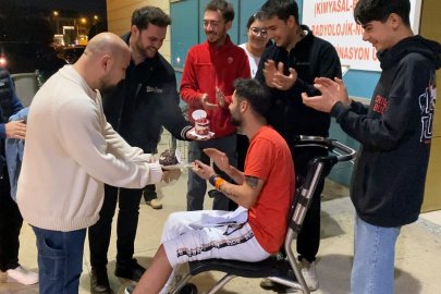 Kazadan sonra acil serviste doğum günü sürprizi!