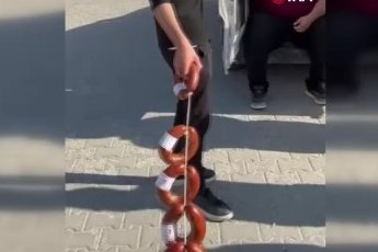 Otomobilini 100 kilo dana sucuğuyla takas etti