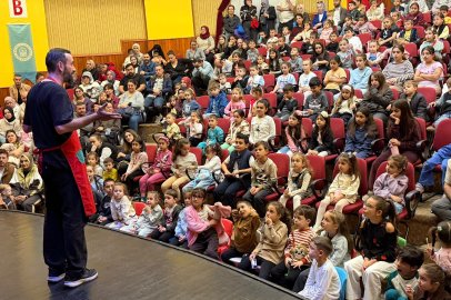 Yıldırım'da miniklere tiyatro şöleni: 'Evden Uzakta' çocuklarla buluştu