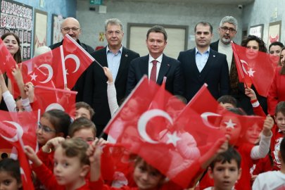 Başkan Erkan Aydın kreşlerdeki Cumhuriyet coşkusuna ortak oldu
